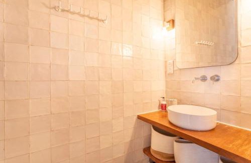 Les Grands Carmes Appartement | Halte Poétique au Panier 2 chambres Balcon & Clim