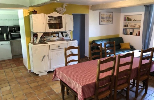 Lolme Maison | Hameau de 3 maisons individuelles en pierre avec piscine à débordement