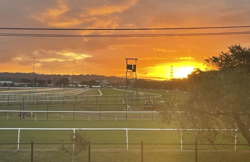 Broadmeadow Maison | Hamilton South - Views of the Race Track - Pet Friendly - 2km to Bar Beach