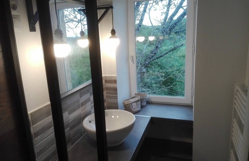 Lolme Maison | Hameau de 3 maisons de pierres autour d'une piscine