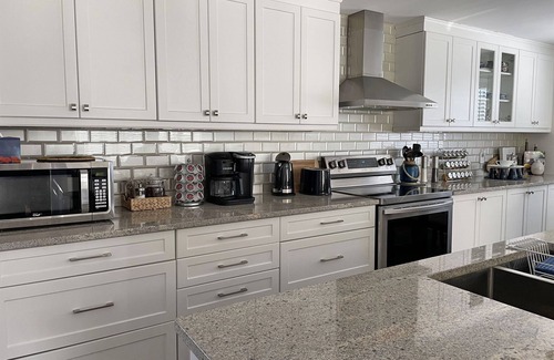Waterloo Maison | Hammer Haus II - 3 bedrooms - 2 baths - Sleep 6 - Waterloo