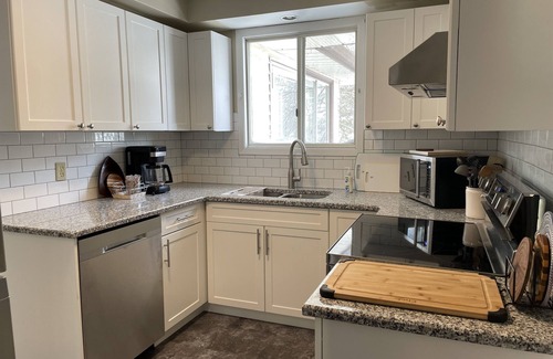 Waterloo Maison | Hammer Haus III - Sleeps 8 - Near UW - Waterloo