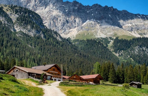 Leutasch Cabine | The RODELALM at 1417 meters in the Gaistal