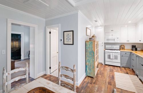 Batesville Cottage | Pet-Friendly Hampshire Cottage at Ivy Cottages