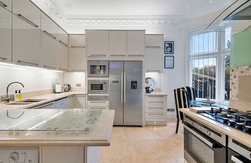 Frognal and Fitzjohns Maison | Elm Tree