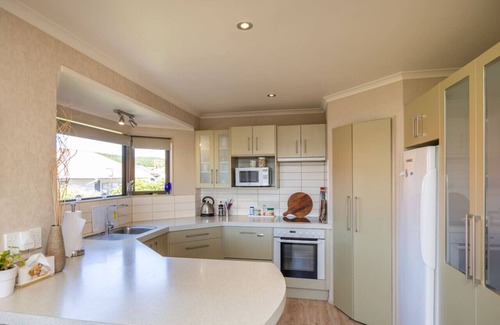 Richmond Heights Maison | Hampstead Heights - Spacious family home, great views