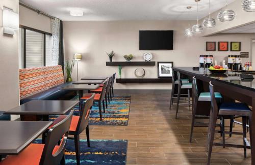 St. Johns Hôtel | Hampton Inn Austin North