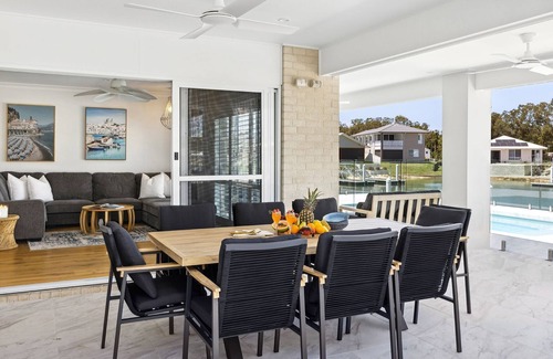 Yamba Maison | Hamptons House | Stylish Waterfront