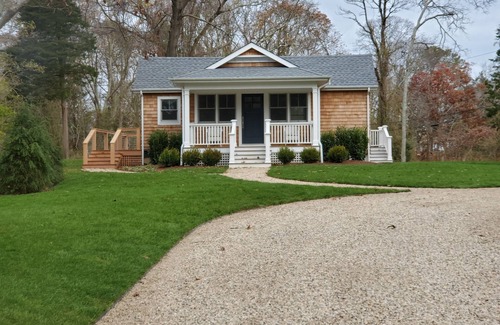 Hampton Bays Maison | Hamptons Waterview Custom Home with Designer Finishes