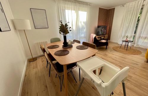 Montigny-le-Bretonneux Appartement | Hana Home 2 personnes jardin privatif business&family