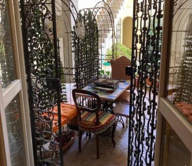 Santo Spirito Appartement | Hand decorated house with court