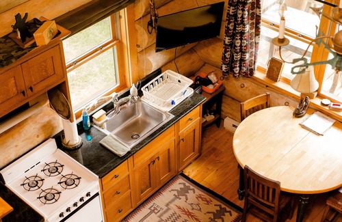 Starlight Cabine | Handcrafted Riverfront Cabin on 10 acres