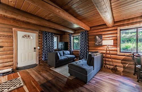 Superior Cabine | Handmade Scandinavian Mountain House Fire-Sauna