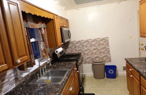 New Carrollton Maison | Handsome Home - 4 minutes close to Metro