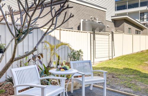 Corlette Maison | Hanks Corlette House, 49 Pantowora St - pet friendly, air con, boat parking, Wi-Fi