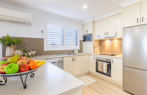 Corlette Maison | Hanks Corlette House, 49 Pantowora St - pet friendly, air con, boat parking, Wi-Fi
