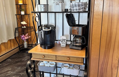 Conneaut Maison | Hanks Harbor, 1/4 mile from Marina and Beach