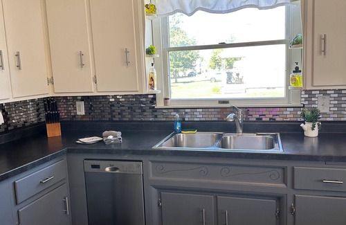 Conneaut Maison | Hanks Harbor, 1/4 mile from Marina and Beach