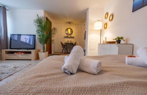 Ehmen Appartement | HANNIBAL - Studio-Apartment Iris 10, Parkplatz, Küche, WLAN, Nähe Autobahn