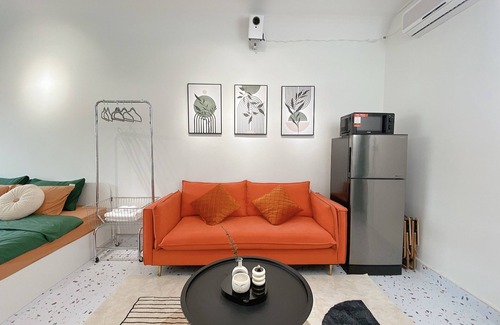 Đien Bien Appartement | Full of light 3BR apartment w/ balcony @Train Street