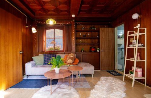 Seongbuk-dong Maison | Hanok Bookclub House