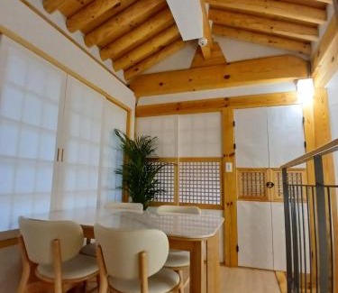 Samseon-dong Maison | Hanok Stay Mikyeong