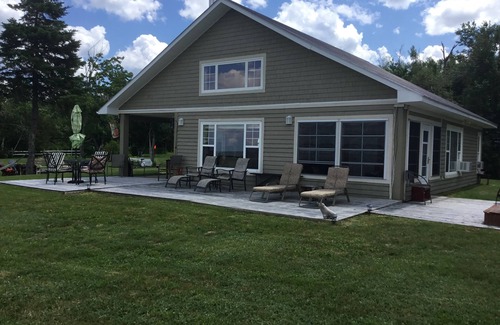 Acadian Coastal Drive Cottage | Happy Beach House