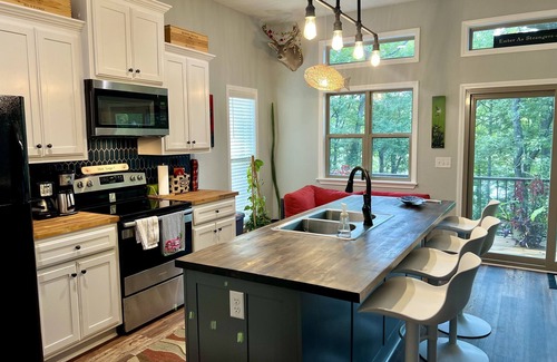 Clinton Appartement | Happy Bend Hideaway with Lake Front View & Access