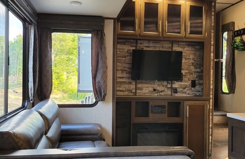 French Creek Maison | Happy Camper