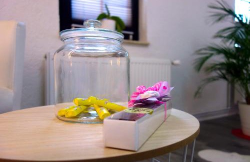 Altenstadt Appartement | HAPPY-HOMES RED - Up to 5 - Küche - W-LAN - Netflix - Honig - Terrasse