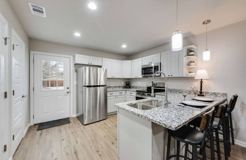Fort Worth Appartement | The Grey River Home near Lockheed /FW Stockyards