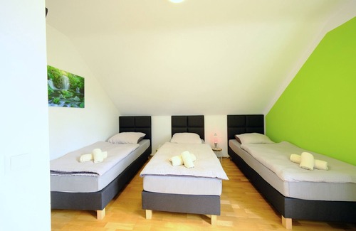 Ahlem-Badenstedt-Davenstedt Appartement | HappyBnB: naturally situated apartment with river-view, fireplace and playground