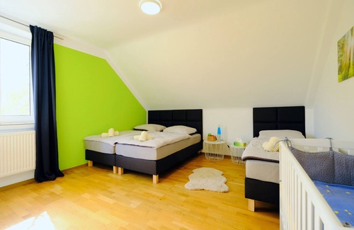 Ahlem-Badenstedt-Davenstedt Appartement | HappyBnB: naturally situated apartment with river-view, fireplace and playground