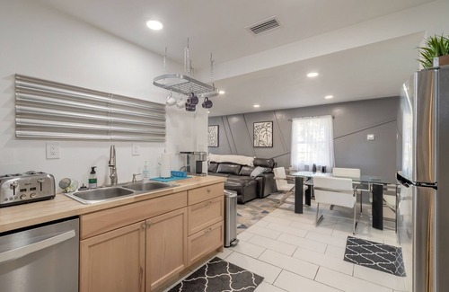 Harbor Oaks Maison | Harbor Oaks A Highly Sought After Waterside Community.