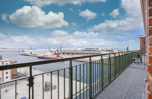Wismar Appartement | Harbor residence with gallery bedroom, roof terrace and unique harbor view