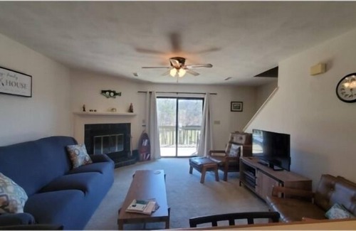 Goodview Maison | Harbor Ridge: Townhome with Wifi and open boat slip. Budget friendly.