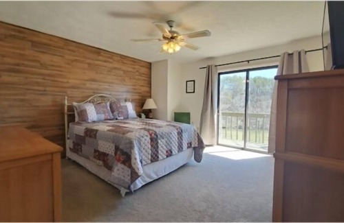Goodview Maison | Harbor Ridge: Townhome with Wifi and open boat slip. Budget friendly.