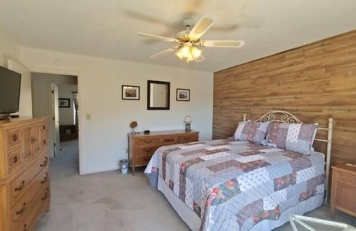 Goodview Maison | Harbor Ridge: Townhome with Wifi and open boat slip. Budget friendly.