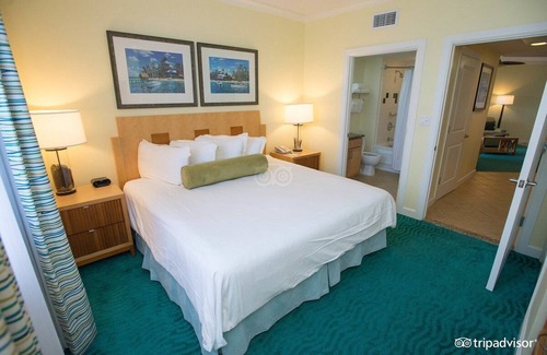Paradise Island Villa | Harborside ATLANTIS, 2br Lock-off, sleeps 8 - Aug 27-Sep 3 + 8 park passes daily