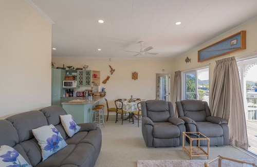 Pauanui Maison | Harbour View Haven - Pauanui Holiday Home