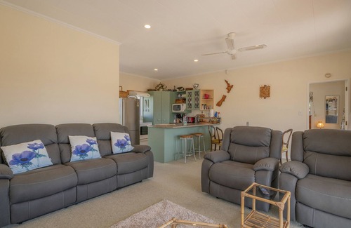 Pauanui Maison | Harbour View Haven - Pauanui Holiday Home