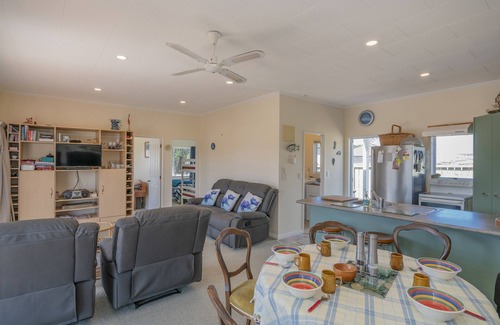 Pauanui Maison | Harbour View Haven - Pauanui Holiday Home
