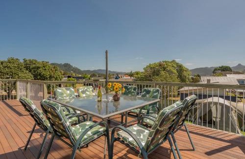 Pauanui Maison | Harbour View Haven - Pauanui Holiday Home