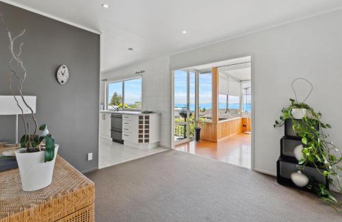 Maraetai Maison | Harbour View - Maraetai Holiday Home