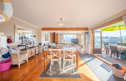 Akaroa Maison | Harbour Views - Akaroa Holiday Home