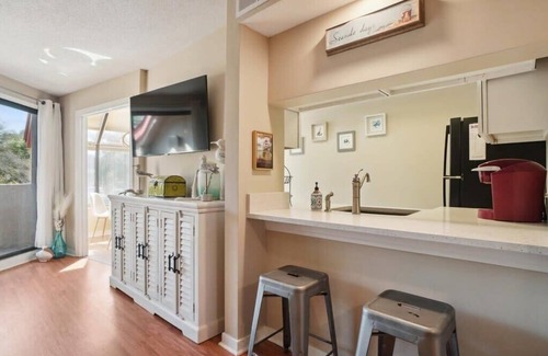 Shelter Cove Villa | Harbourside | Steps to Shops, Dining & Marina