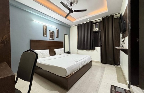 Sector 27 Hôtel | Hardik Palace