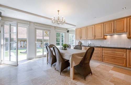 Bavikhove Maison | Harelbeke Retreat: Rural House with 5 Bedrooms