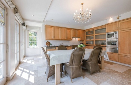 Bavikhove Maison | Harelbeke Retreat: Rural House with 5 Bedrooms