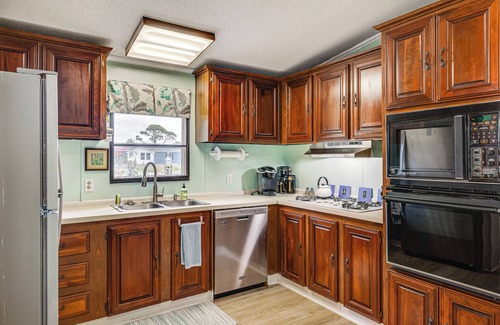 Harkers Island Maison | Harkers Island Getaway w/ Deck: Near Cape Lookout!